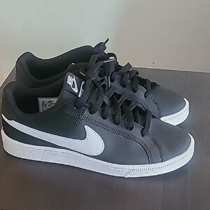 Nike Black and White Low-Top Sneakers - Swoosh Detail